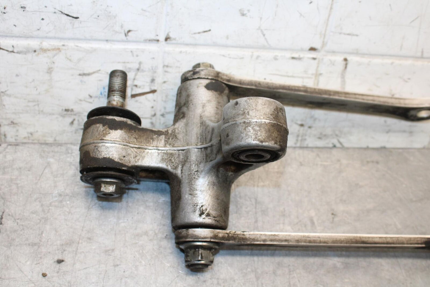 2001 Suzuki GSXR600 REAR DOGBONE SHOCK LINKAGE LINK 62600-35870 BB59