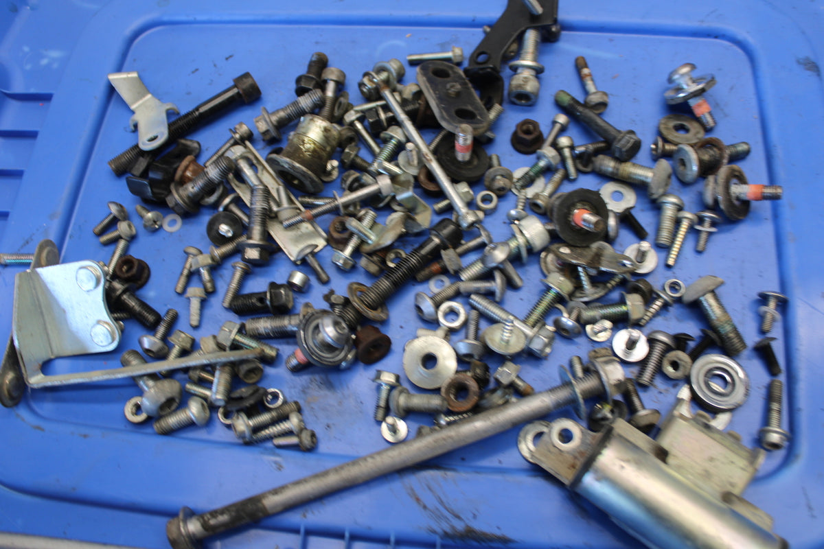 09-15 YAMAHA FZ6R ENGINE MOUNTING BOLTS HARDWARE MOTOR SCREWS BB686