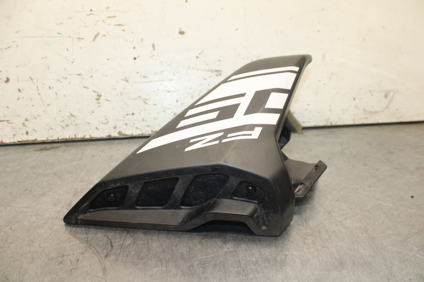 14-17 YAMAHA FZ09 RIGHT FRONT UPPER MID SIDE FAIRING COWL PLASTIC BB111