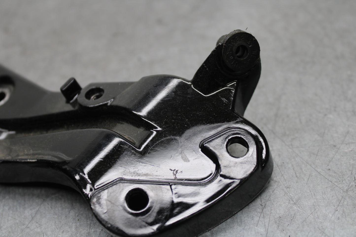 11-12 KAWASAKI NINJA 400 EX400 C UPPER FAIRING MIRROR GAUGES STAY BRACKET BB358