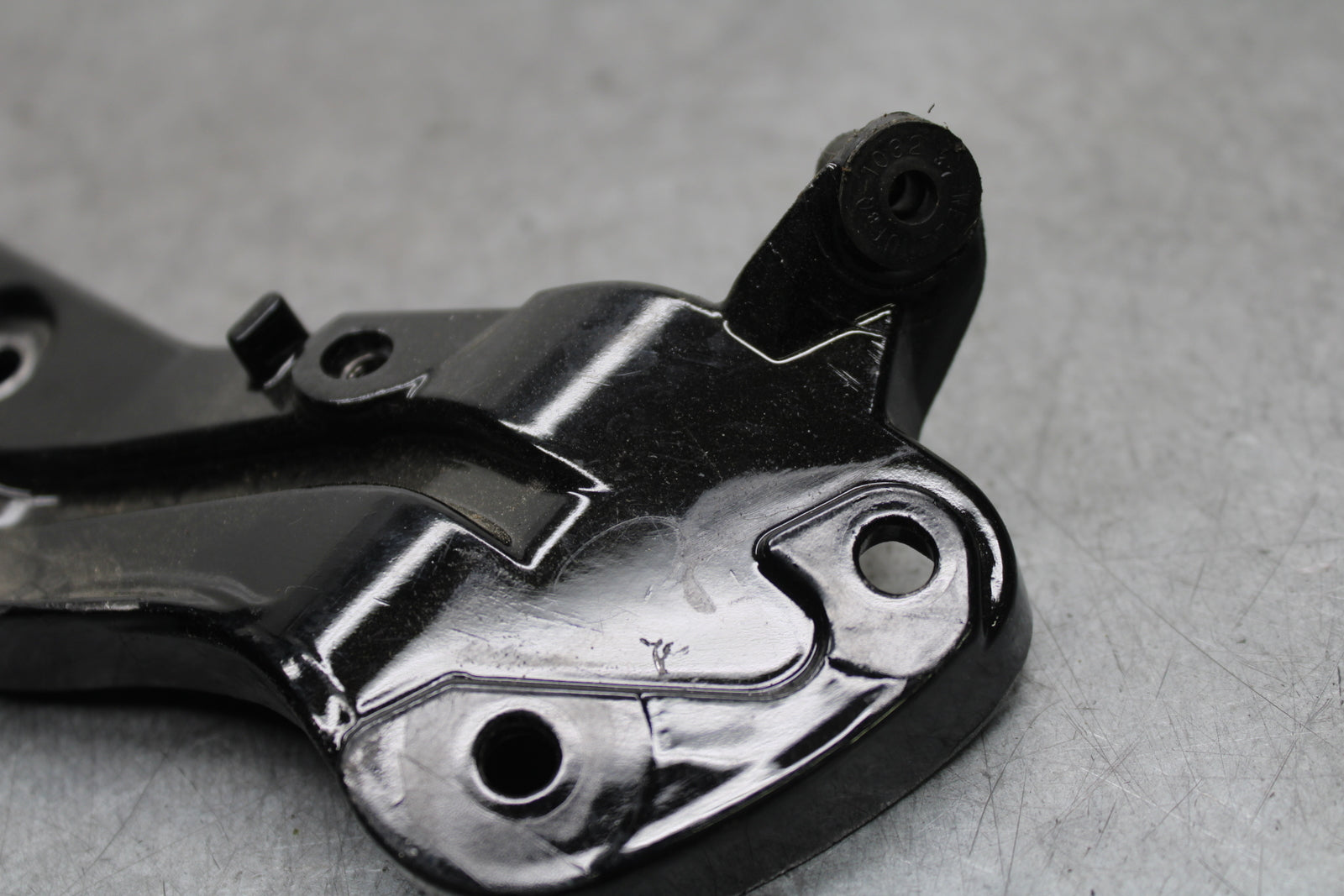 11-12 KAWASAKI NINJA 400 EX400 C UPPER FAIRING MIRROR GAUGES STAY BRACKET BB358