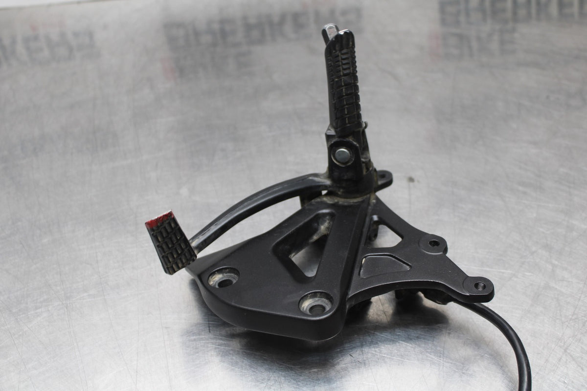 24-25 SUZUKI GSXR1000 RIGHT REARSET REAR SET DRIVER FOOT PEG REST STOP BB767