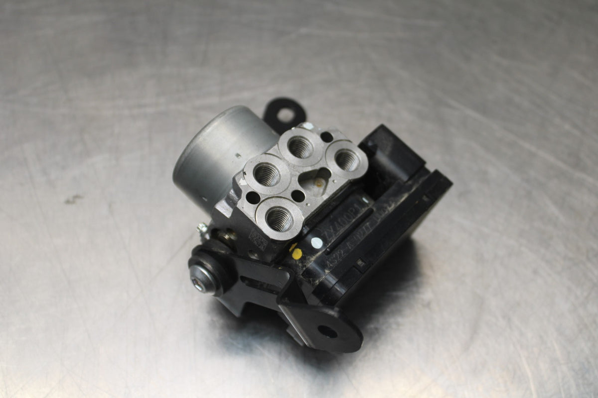 23-24 KAWASAKI ZX4R ZX 4RR ZX4 RR ABS PUMP UNIT MODULE BB827
