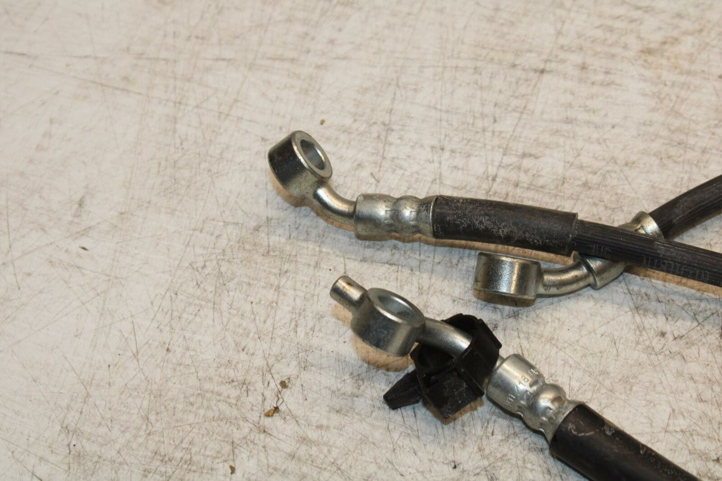 11-19 SUZUKI GSXR600 FRONT BRAKE CALIPER HOSES LINES BB371
