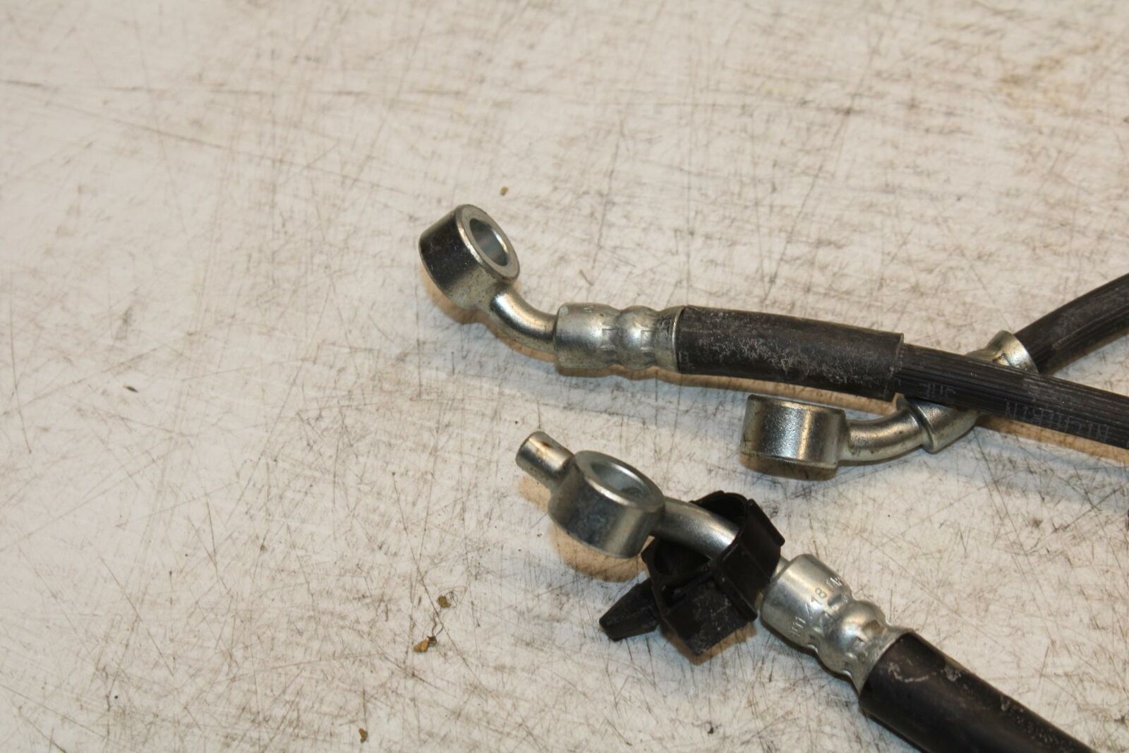 11-19 SUZUKI GSXR600 FRONT BRAKE CALIPER HOSES LINES BB371
