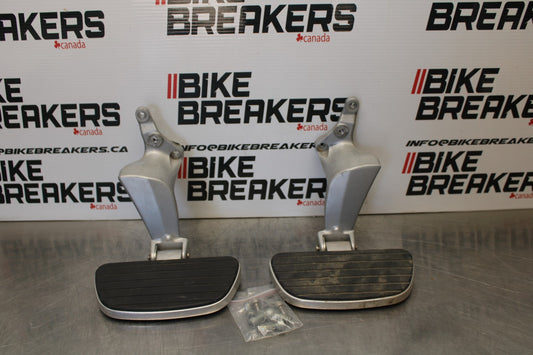 05-06 VICTORY KINGPIN DELUXE REAR PASSENGER FOOT STEP PEG SET PAIR BB195