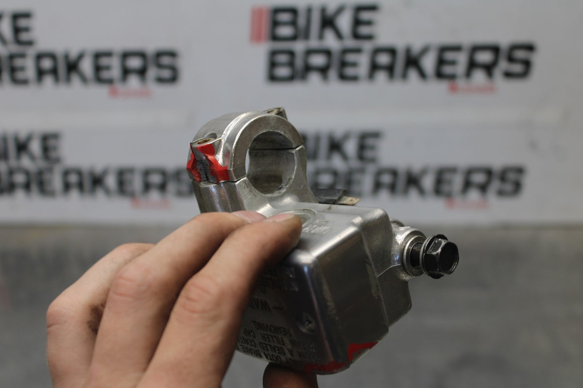 08 KAWASAKI VULCAN 1600 VN1600D NOMAD FRONT BRAKE MASTER CYLINDER BB904