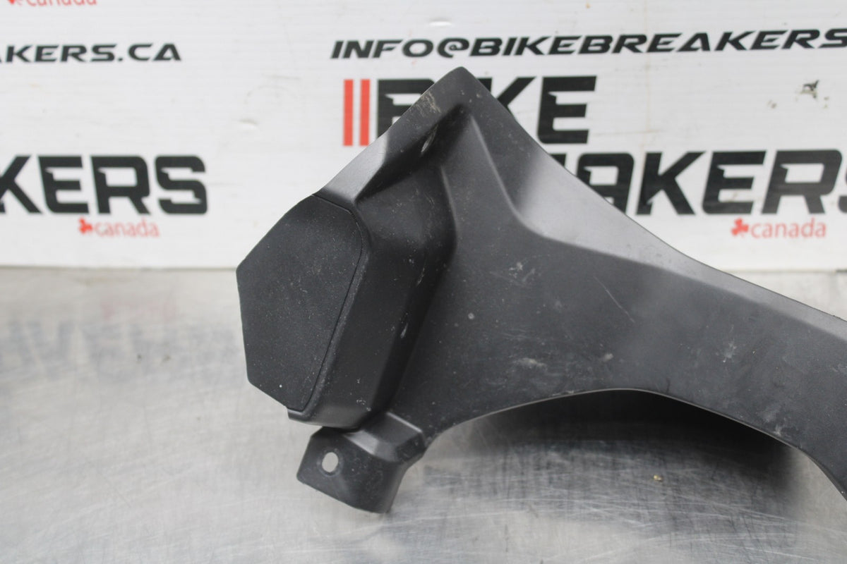 18 YAMAHA YZF R1  RIGHT FRONT UPPER FAIRING COWL PLASTIC BB838