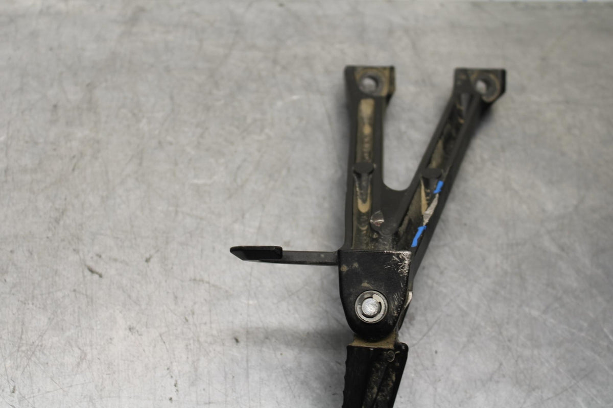 11-23 SUZUKI GSXR 600 LEFT REAR BACK PASSENGER PEG BB582