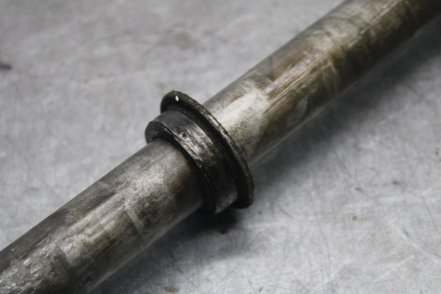 05-06 HONDA CBR600RR REAR AXLE BACK WHEEL RIM BOLT AXEL 42301-MEE-D00  BB689