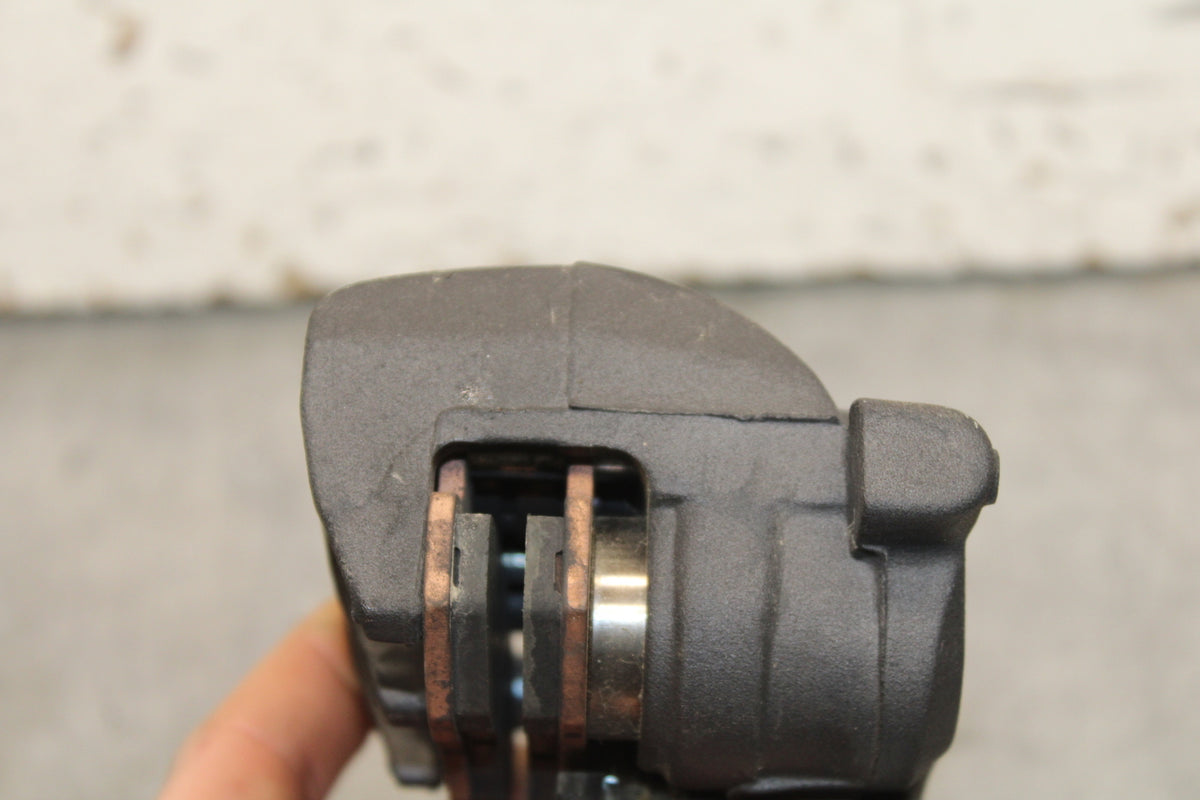 24 KAWASAKI NINJA 500 ABS RIGHT FRONT BRAKE CALIPER BB730