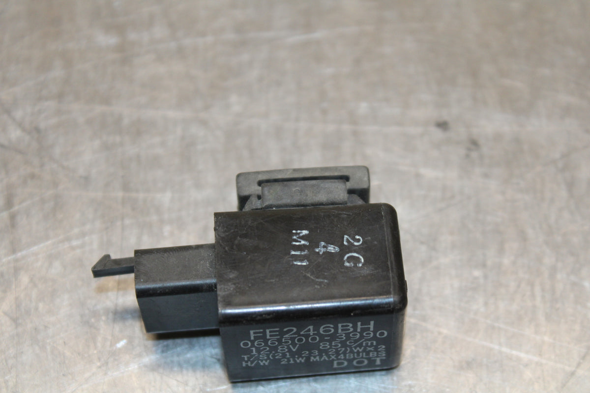 03-05 YAMAHA YZF R6  TURN SIGNAL BLINKER RELAY FLASHER SWITCH BB132