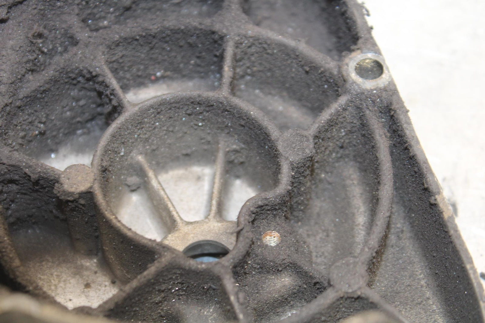 03-04 KAWASAKI NINJA ZX6RR ENGINE SPROCKET COVER BB105