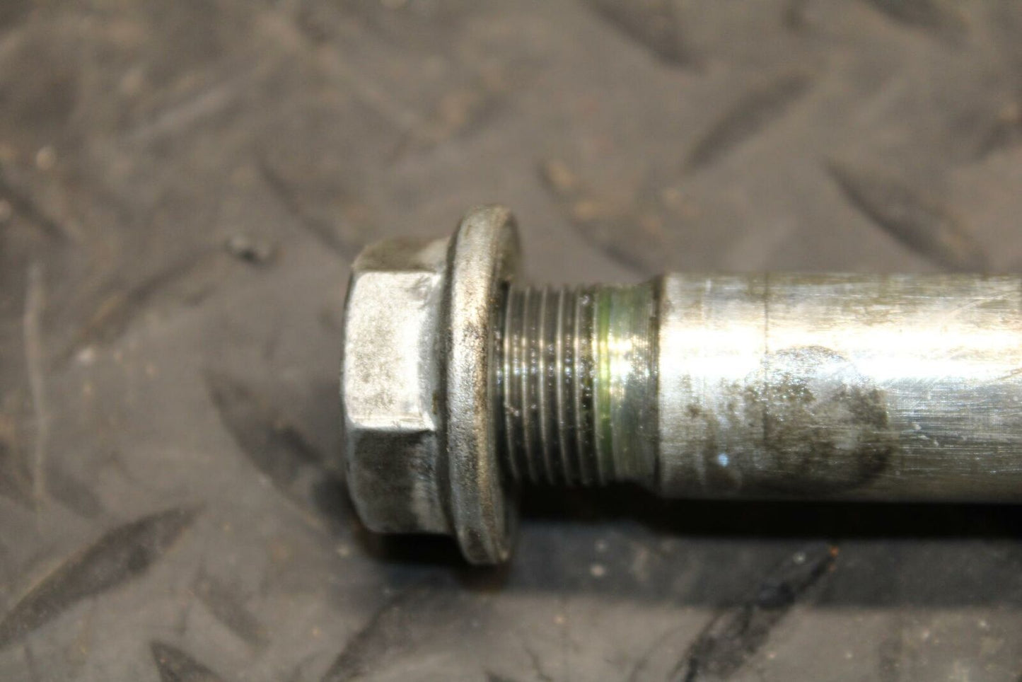 05-06 KAWASAKI VULCAN 1500 VN1500 CLASSIC FRONT WHEEL RIM AXLE PIVOT BOLT BB220