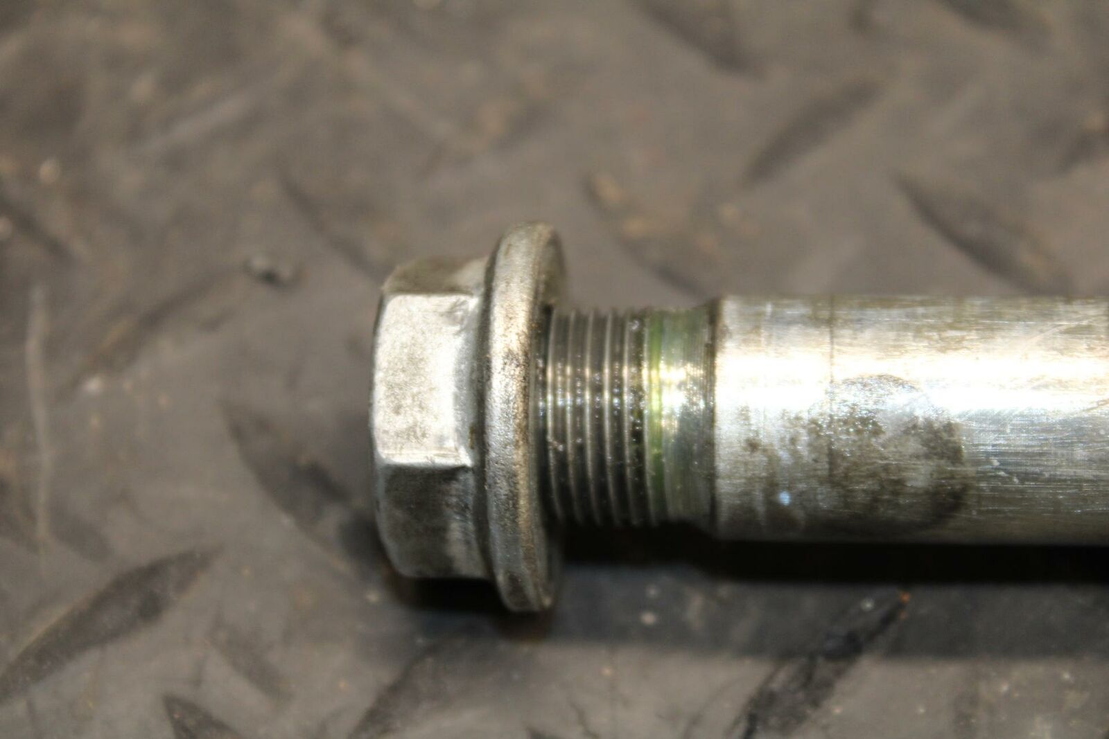 05-06 KAWASAKI VULCAN 1500 VN1500 CLASSIC FRONT WHEEL RIM AXLE PIVOT BOLT BB220