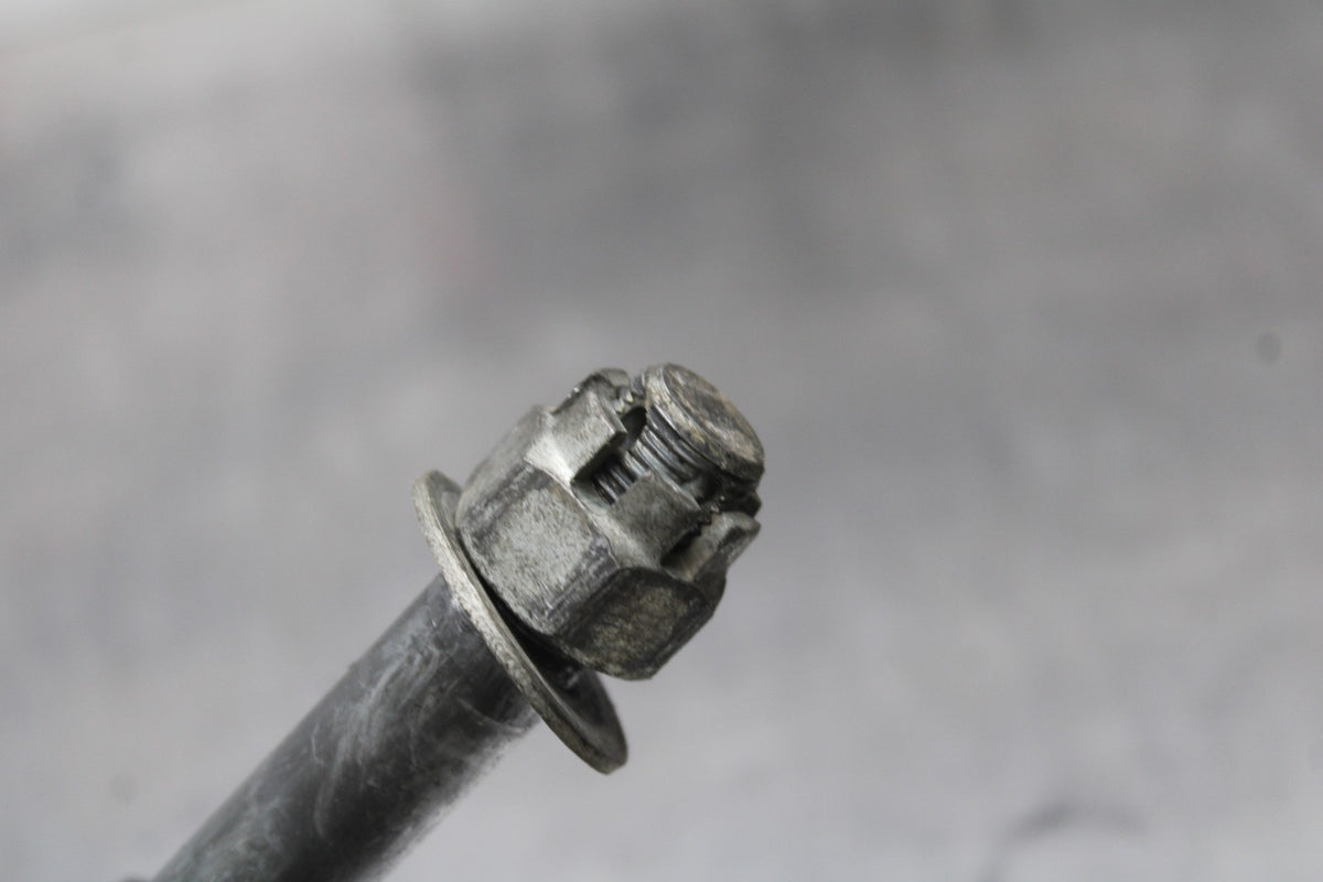 96 KAWASAKI NINJA 500 EX500A REAR AXLE BACK WHEEL RIM PIVOT BOLT AXEL BB768