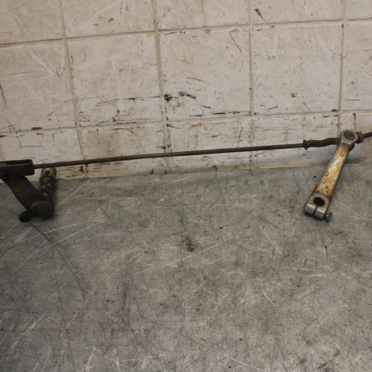 1982 Suzuki GS450L REAR BACK BRAKE TORQUE ROD SHAFT BAR 64311-44200-019 BB52