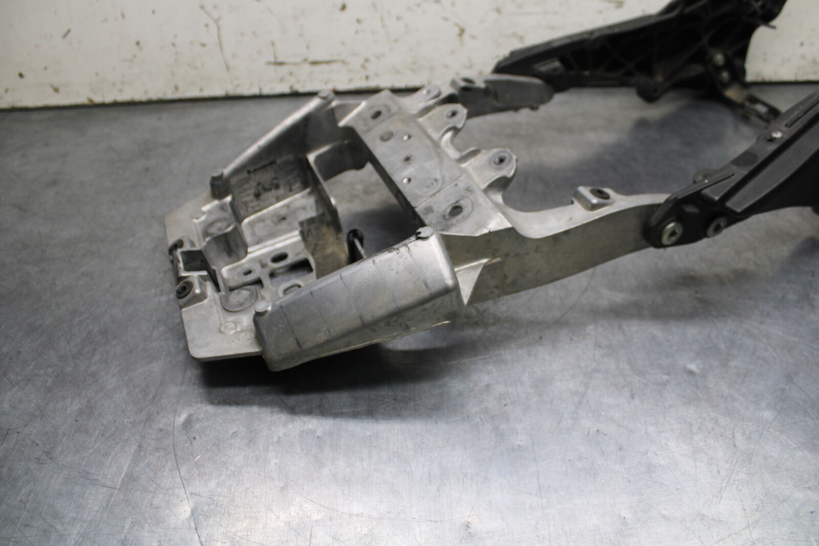 12-13 KAWASAKI Z1000 REAR SUBFRAME BACK SUB FRAME BB743