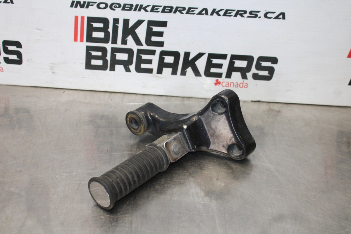 03 KAWASAKI VULCAN 1600 RIGHT REAR PASSENGER FOOT STEP PEG BB865