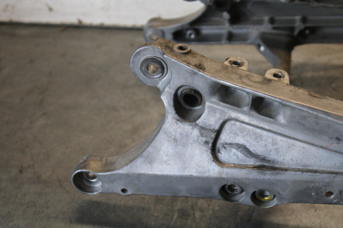 03-04 HONDA CBR600RR REAR SUBFRAME BACK SUB FRAME 50200-MEE-000 BB661