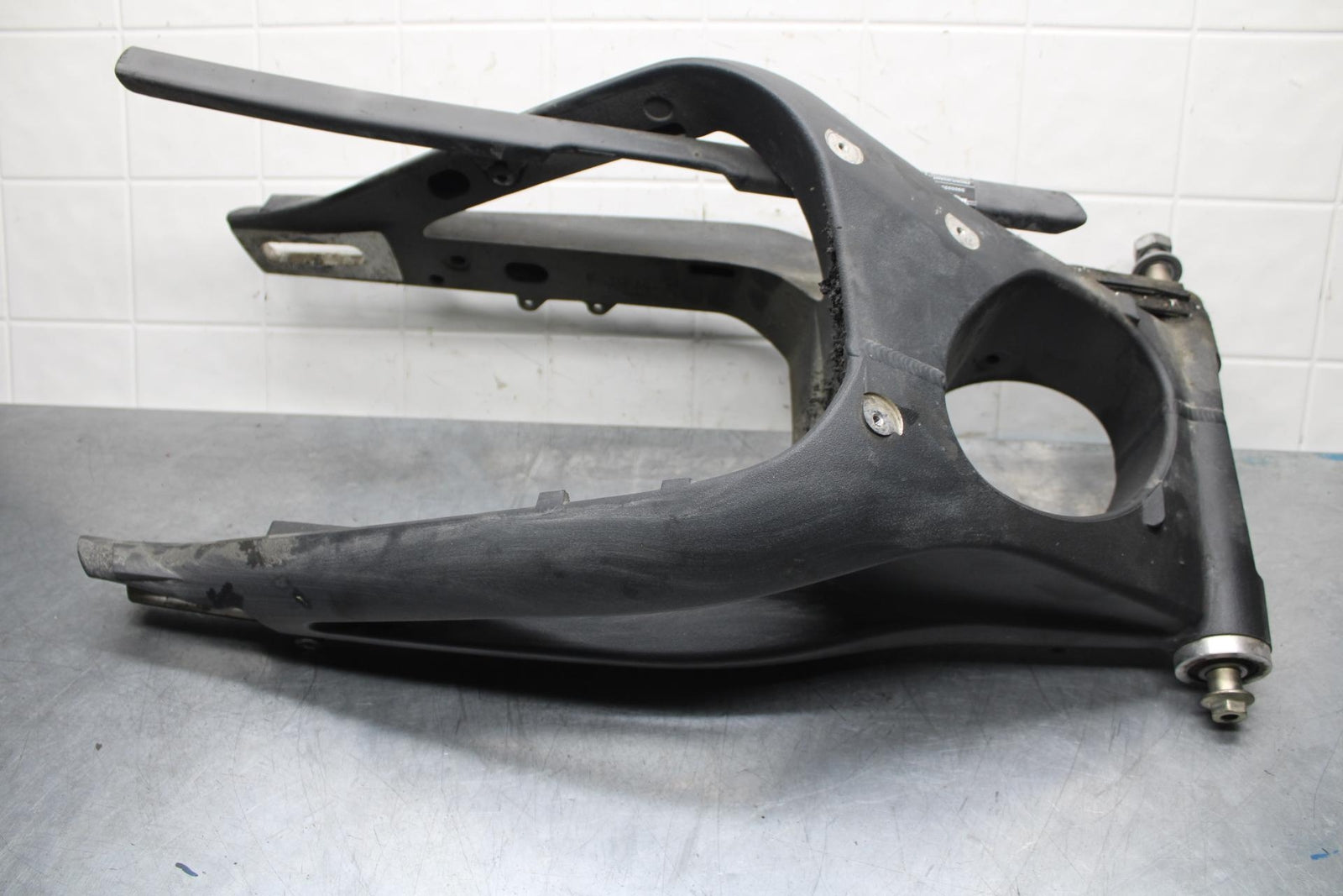 2012 Triumph Daytona 675R REAR SWINGARM BACK SUSPENSION SWING ARM BB589