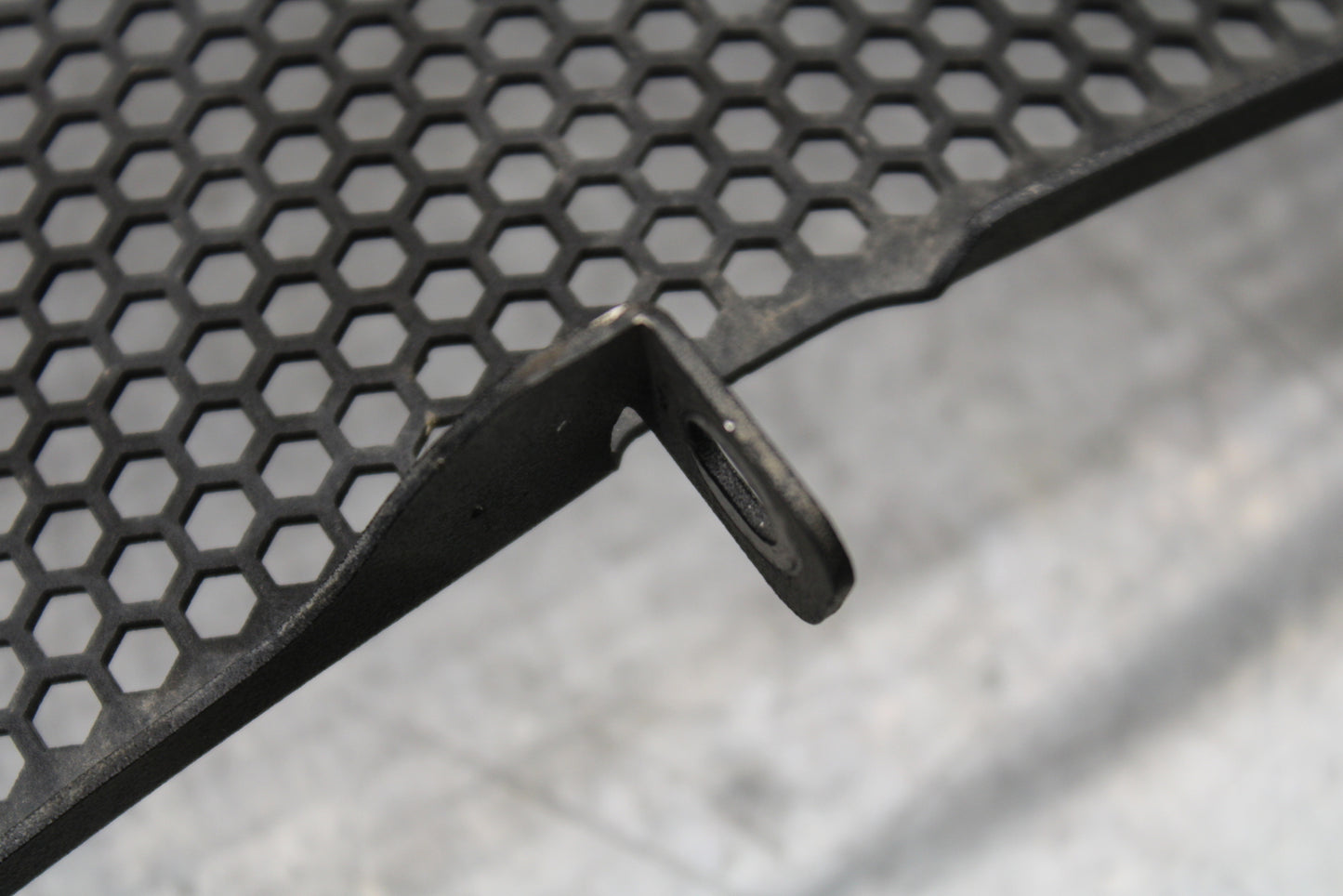 16 KAWASAKI NINJA ZX10R COOLANT RADIATOR GUARD GRILLE BB650