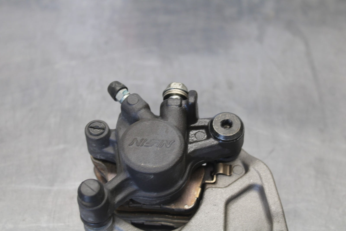 18 SUZUKI GSXR750 REAR BACK BRAKE CALIPER W MOUNT BRACKET BB891