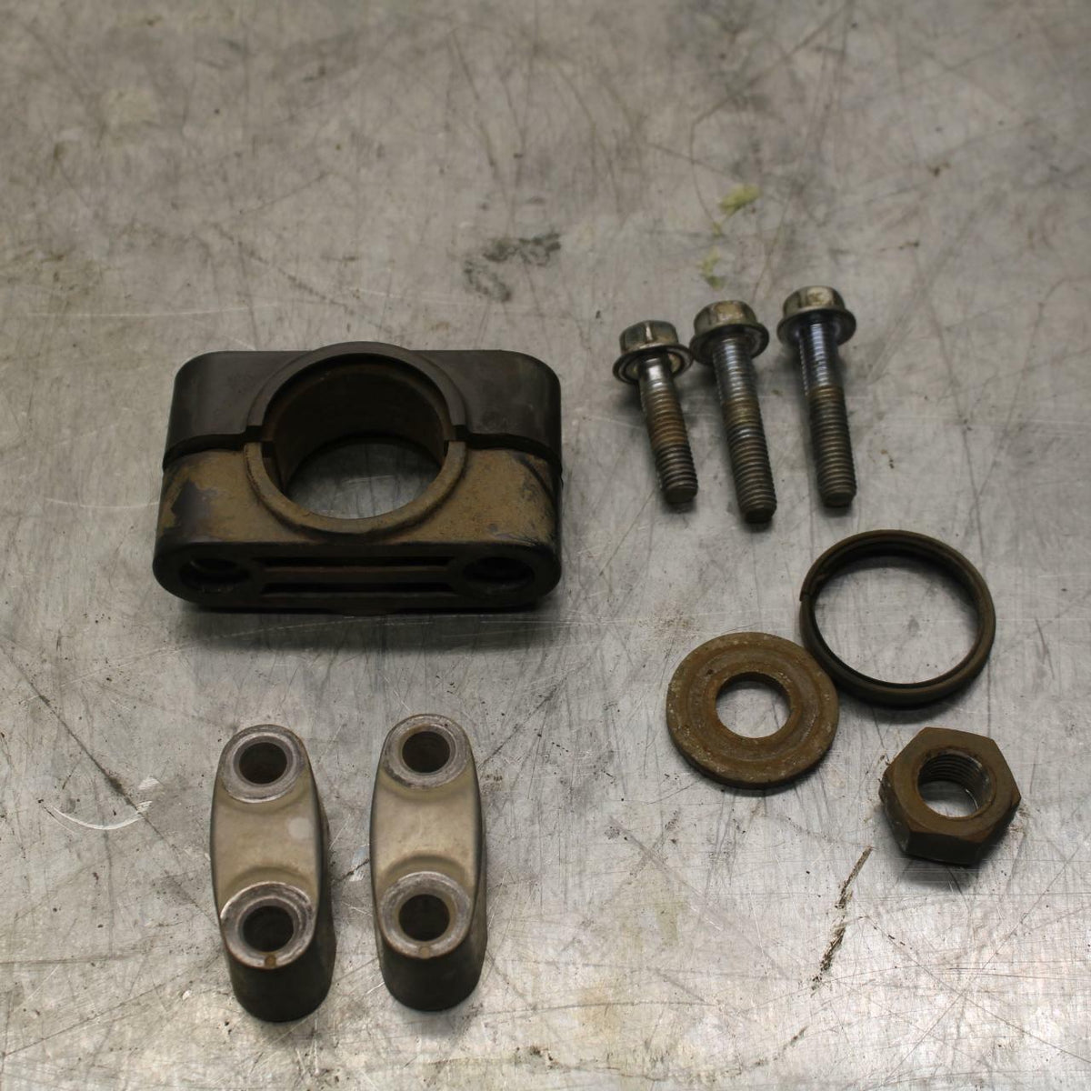 06-20 YAMAHA RAPTOR 700 YFM700R STEERING HARDWARE STAY BRACKET RISER CLAMP BB414