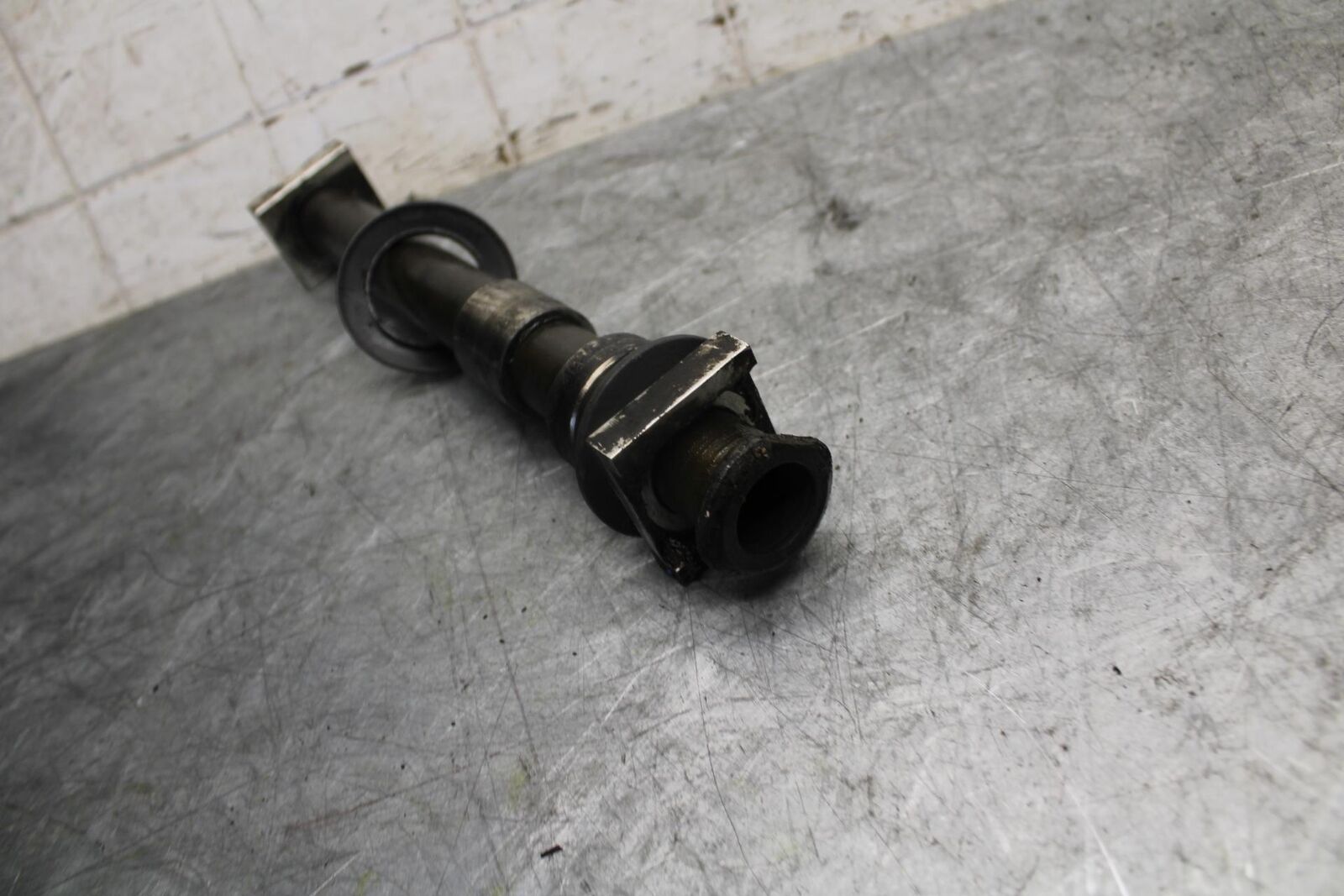 1999 Yamaha YZF R1 REAR AXLE BACK WHEEL RIM PIVOT BOLT AXEL 4XV-25381-00-00 BB50