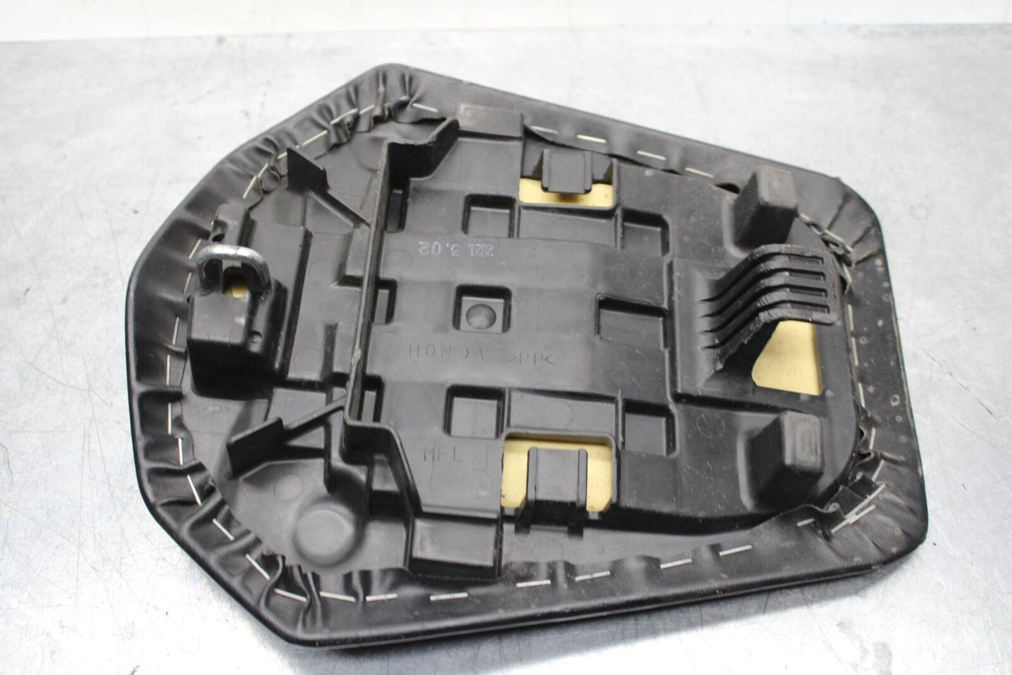 2008 Honda CBR1000RR REAR BACK PASSENGER TANDEM SEAT PAD SADDLE PILLION BB579