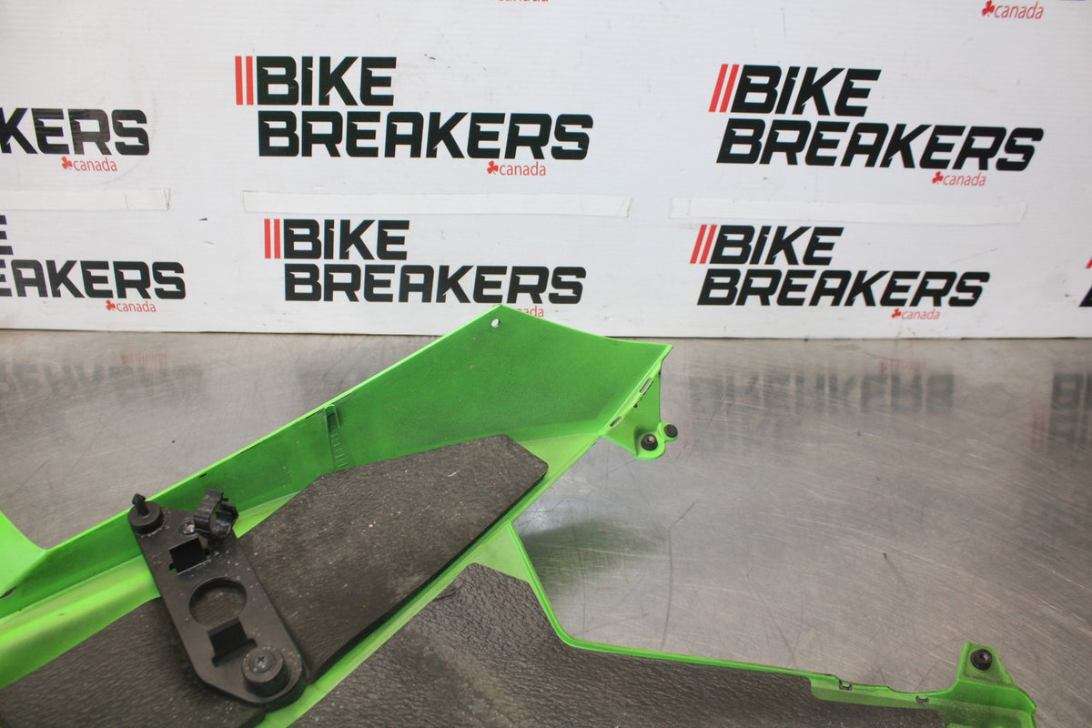 08 KAWASAKI NINJA ZX10R RIGHT MID UPPER SIDE FAIRING COWL PLASTIC BB902