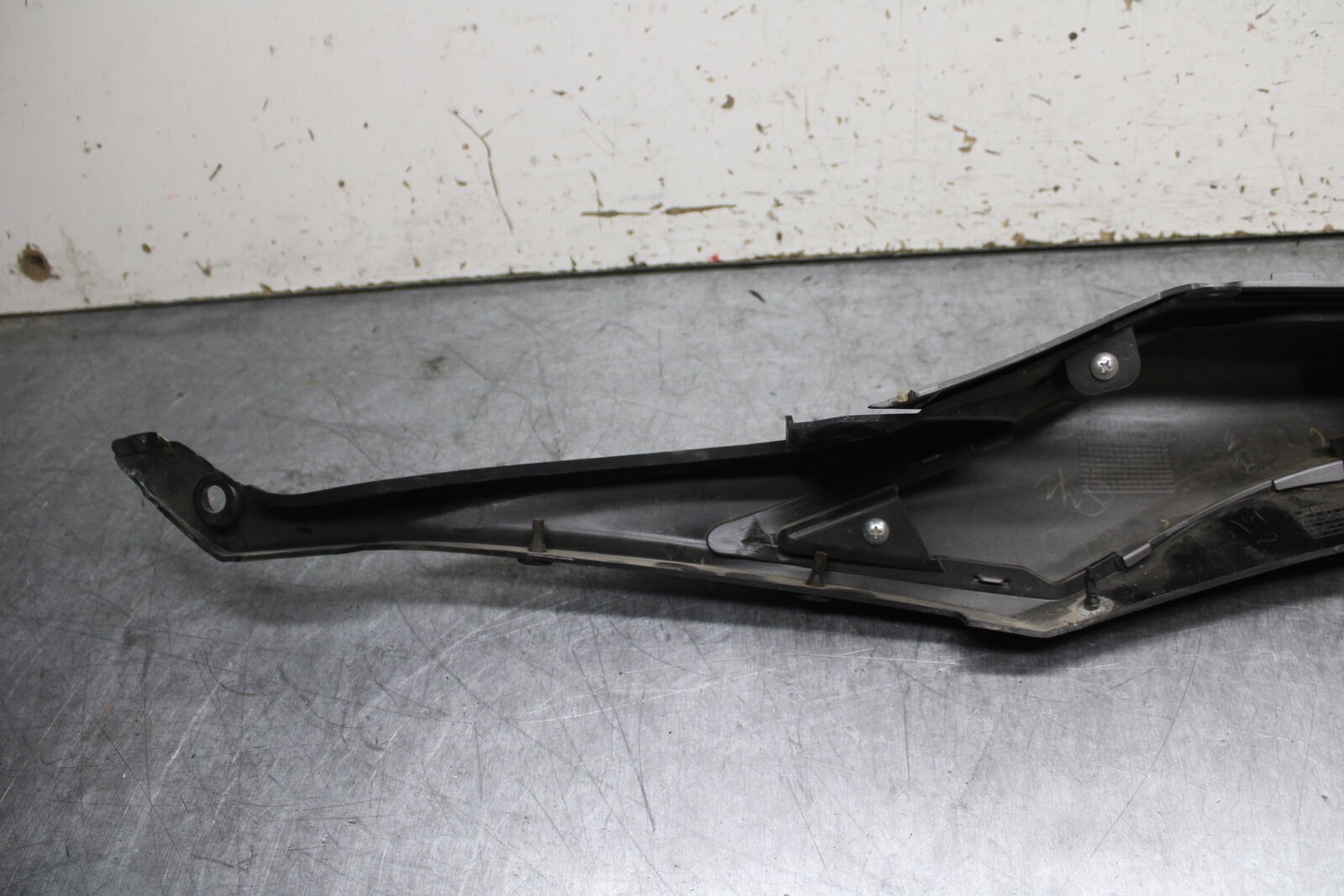 08-10 SUZUKI GSXR 600  RIGHT REAR BACK TAIL FAIRING COWL SHROUD BB101