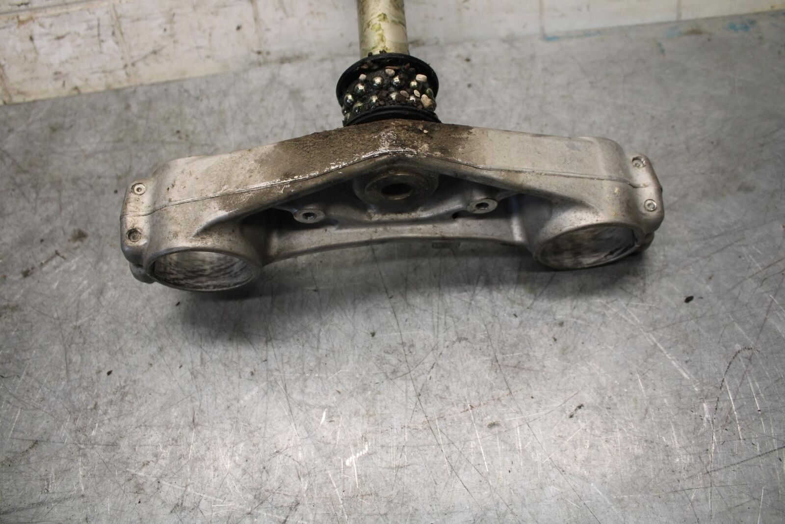2007 Suzuki GSXR600 FRONT FORKS CLAMP LOWER TRIPLE TREE STEM 51410-01H10 BB540