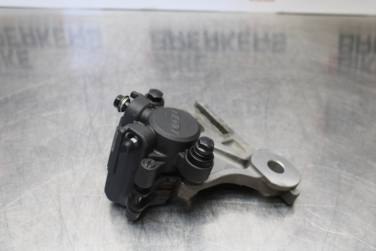 09-15 YAMAHA FZ6R REAR BACK BRAKE CALIPER W MOUNT BRACKET BB161