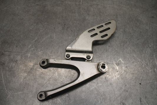 07-08 YAMAHA YZF R1 LEFT REARSET REAR SET DRIVER FOOT PEG BRACKET MOUNT BB724