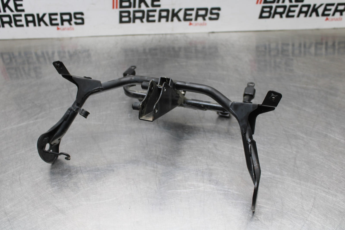 08 HONDA CBR125R UPPER FAIRING MIRROR GAUGES STAY BRACKET BB839
