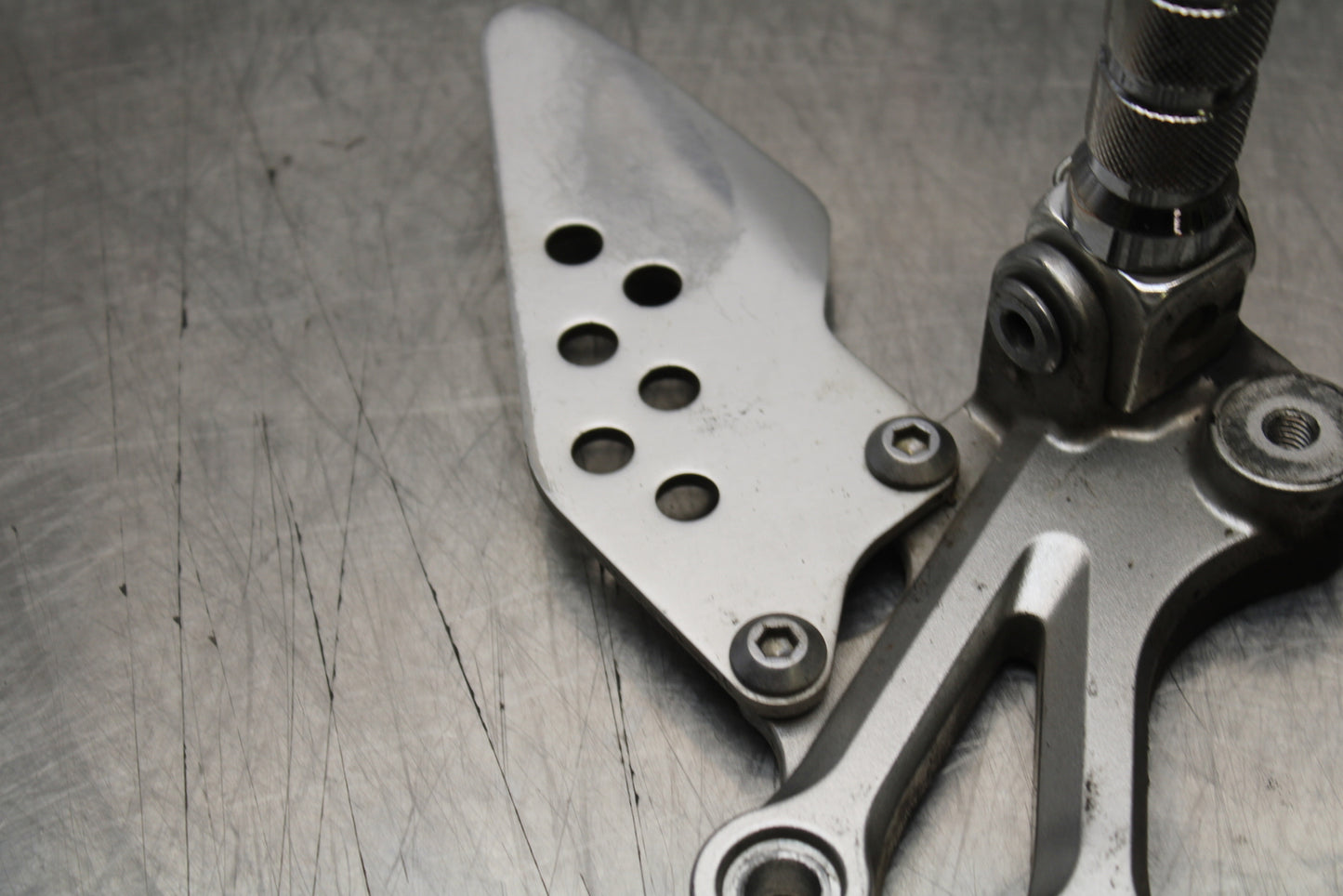 04-05 KAWASAKI NINJA ZX10R RIGHT LEFT REARSETS REAR SET DRIVER FOOT PEGS  BB163