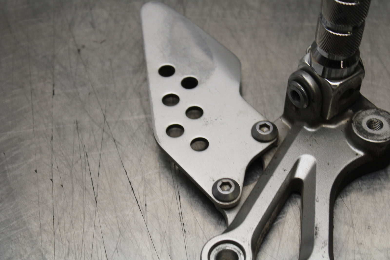 04-05 KAWASAKI NINJA ZX10R RIGHT LEFT REARSETS REAR SET DRIVER FOOT PEGS  BB163