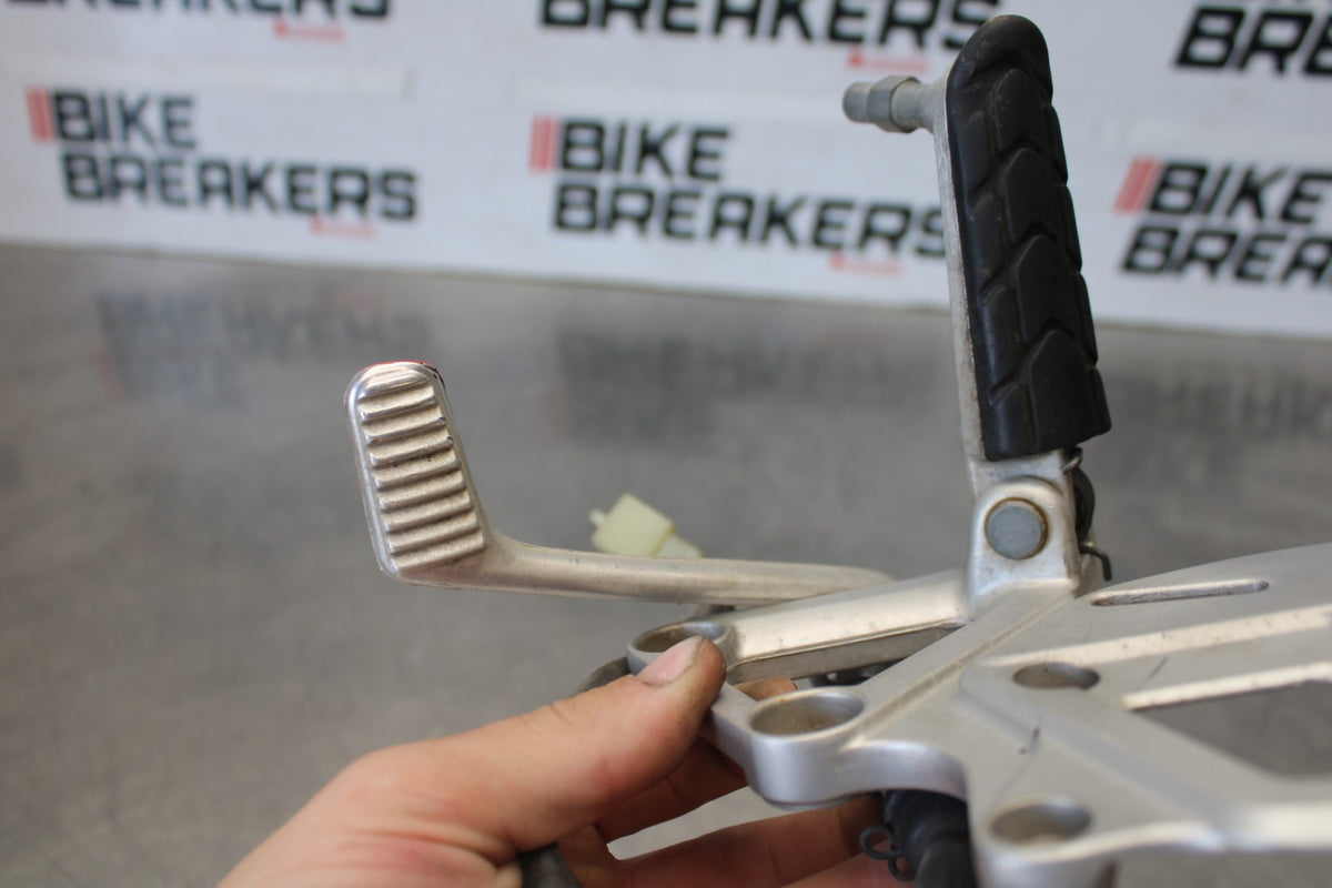 06-07 HONDA INTERCEPTOR 800 VFR800 RIGHT REARSET REAR SET DRIVER FOOT PEG BB917