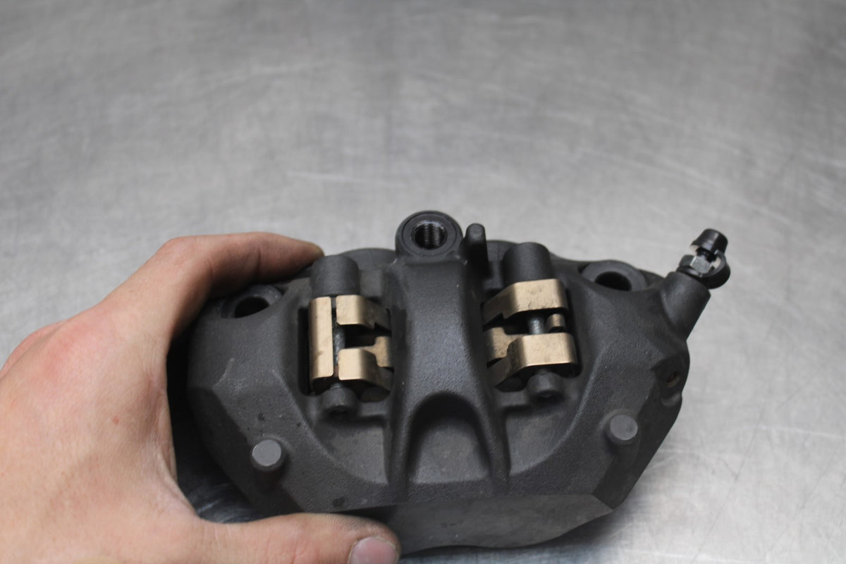 13-18 KAWASAKI NINJA ZX6R RIGHT LEFT FRONT BRAKE CALIPER SET PAIR CALIPERS BB915