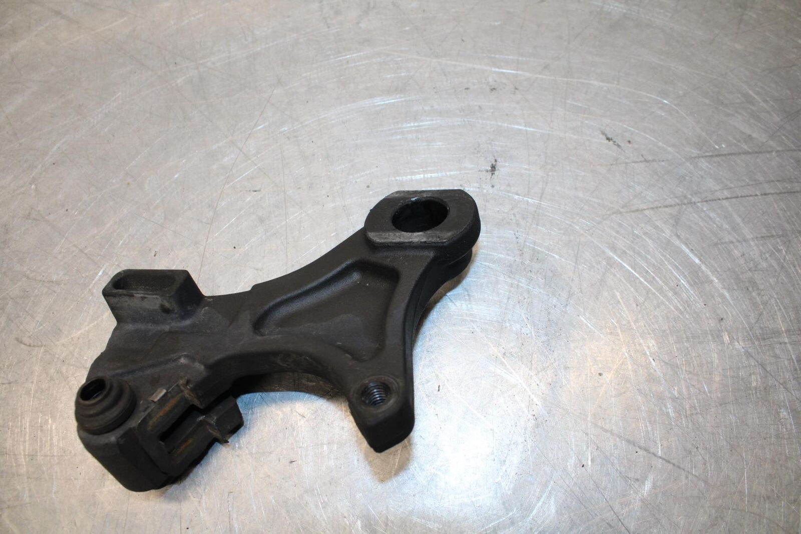 06-07 TRIUMPH DAYTONA 675 DAYTONA 675 REAR BRAKE CALIPER HANGER  MOUNTING BB441