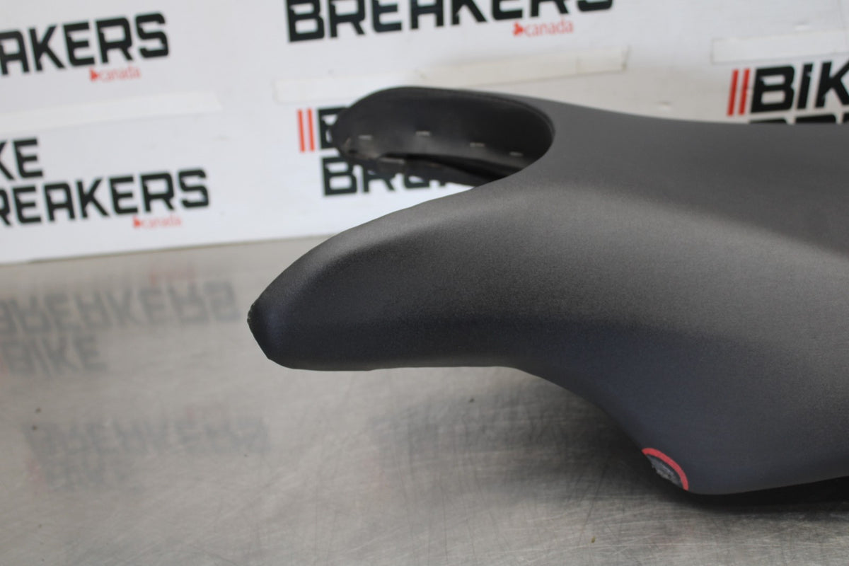 06-07 HONDA INTERCEPTOR 800 VFR800 FRONT REAR SEAT SADDLE BB917