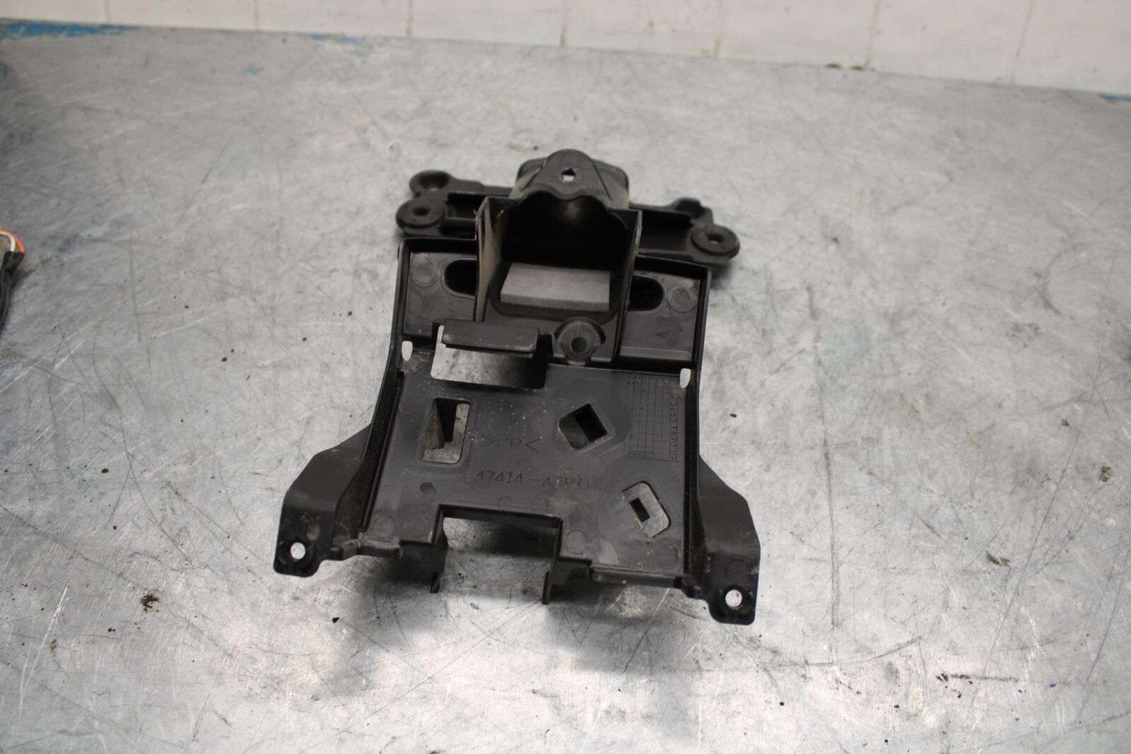 09-16 SUZUKI GSXR1000 REAR BACK TAIL UNDERTAIL FAIRING COWL ECU TRAY  BB439