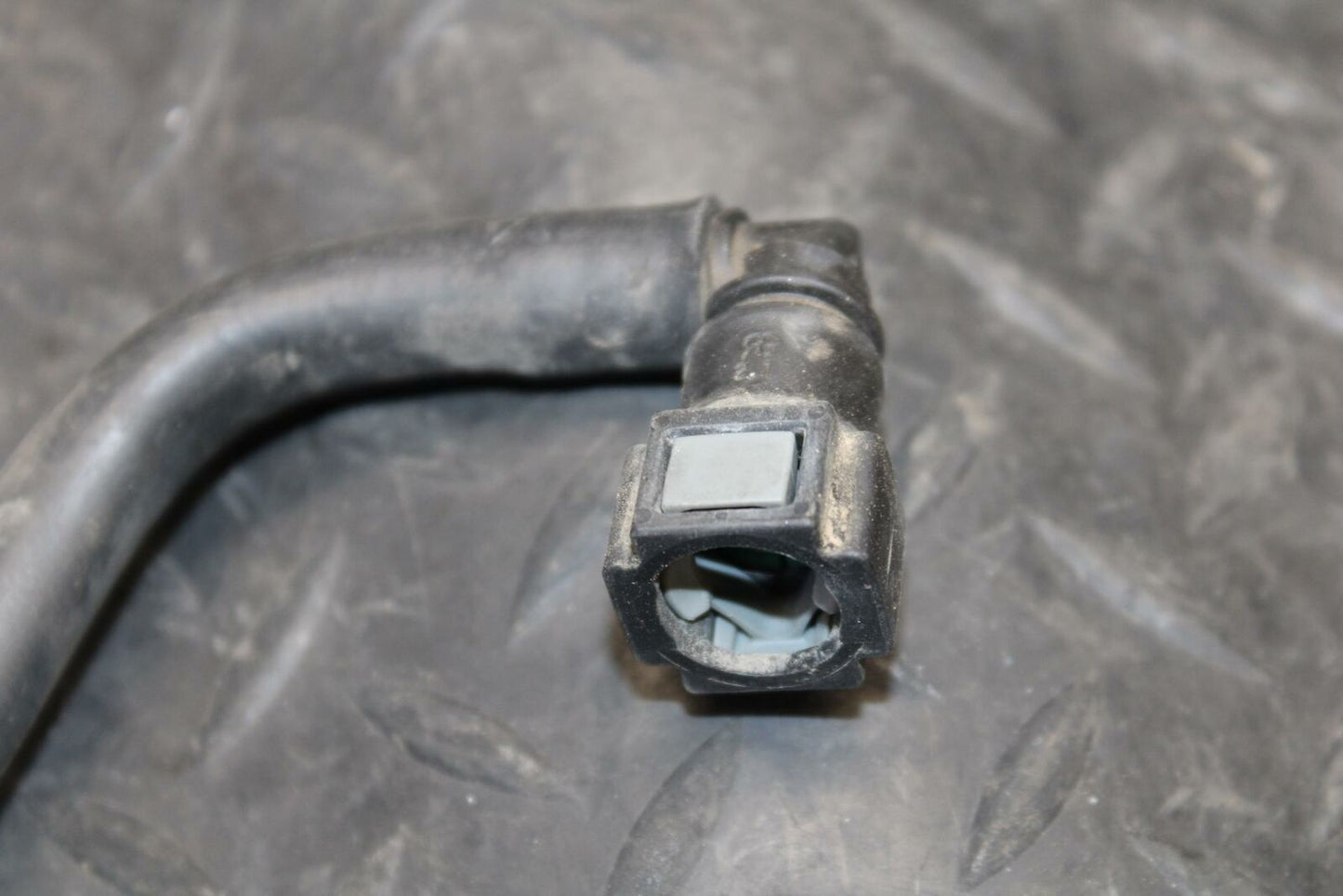 04-05 YAMAHA YZF R1 FUEL HOSE GAS LINE TUBE PIPE BB225