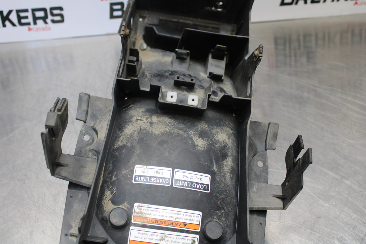 09-15 YAMAHA FZ6R REAR BACK TAIL UNDERTAIL BATTERY TRAY PLASTIC BB161