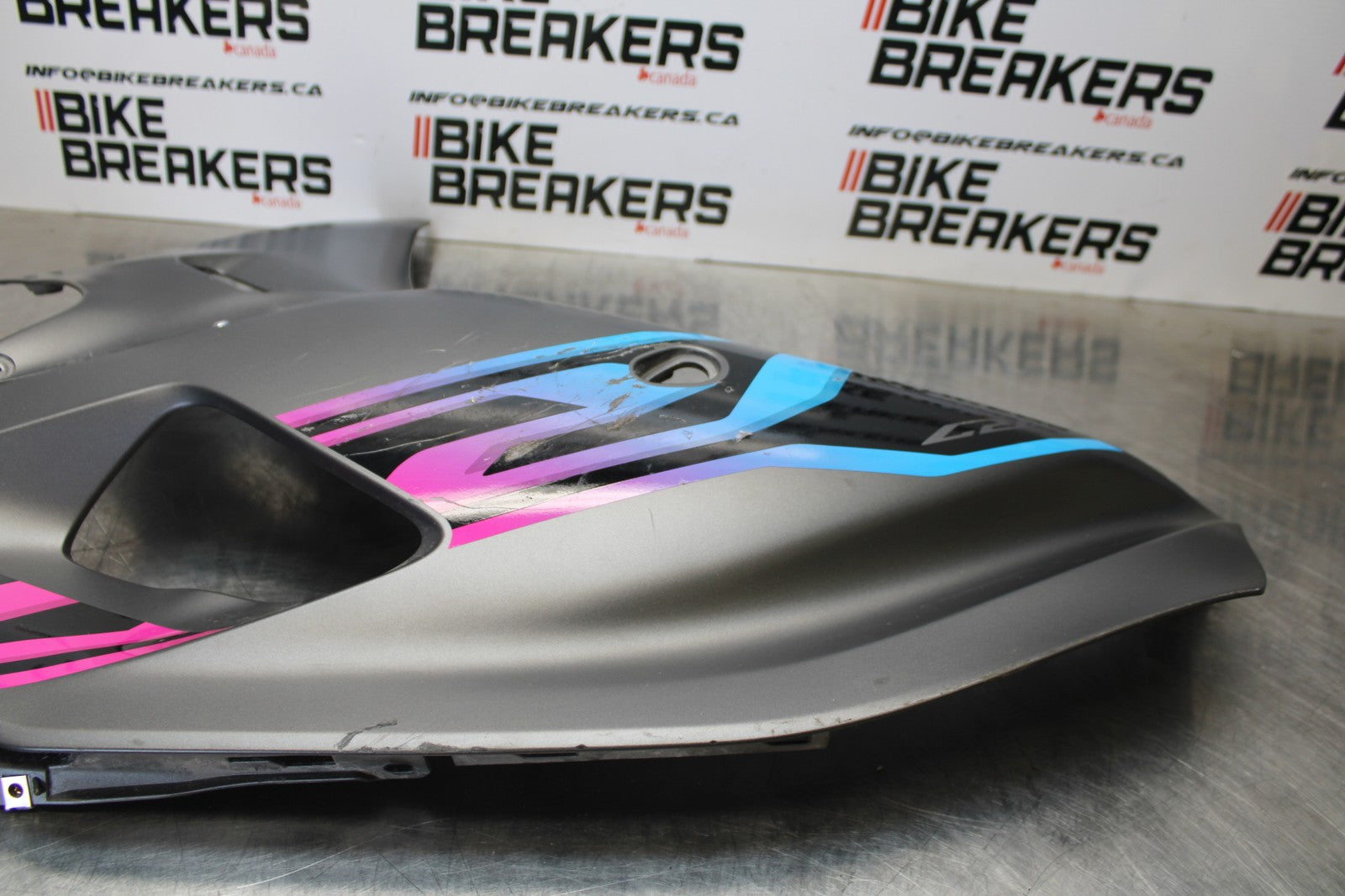 22-25 YAMAHA YZF R7 LEFT MID UPPER SIDE FAIRING COWL BB182