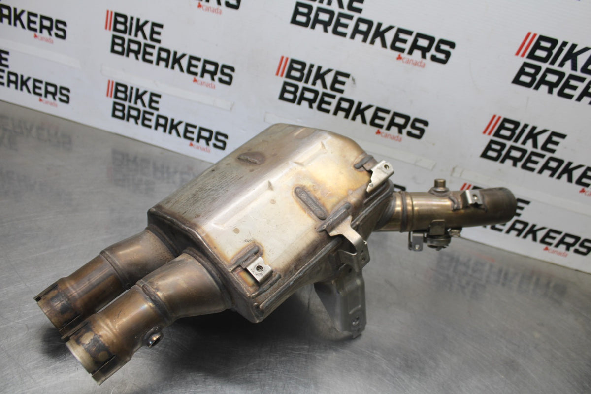 17 YAMAHA FZ10 EXHAUST MIDPIPE MID MIDDLE PIPE BB00