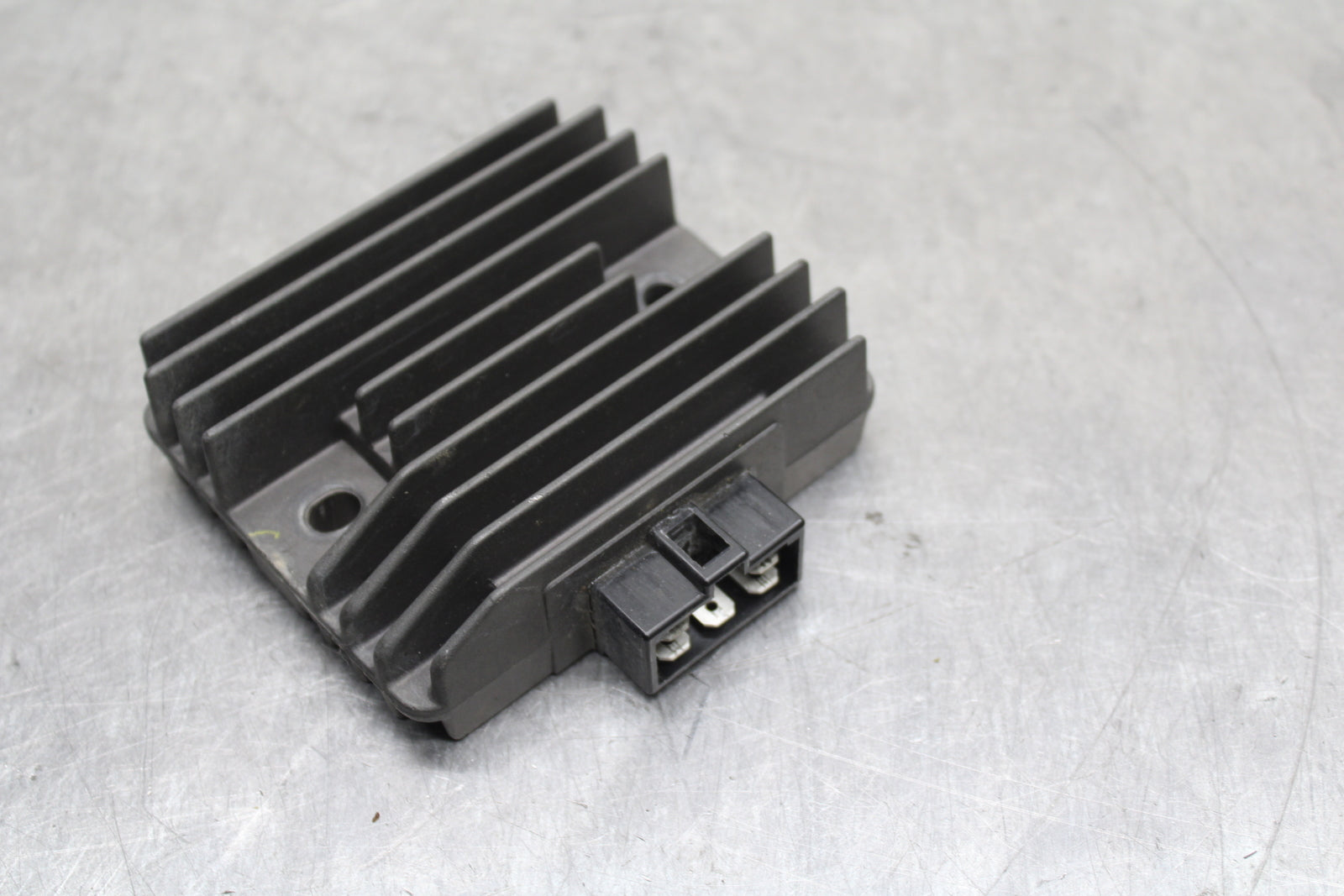 03-05 YAMAHA YZF R6  RECTIFIER VOLTAGE REGULATOR BB132