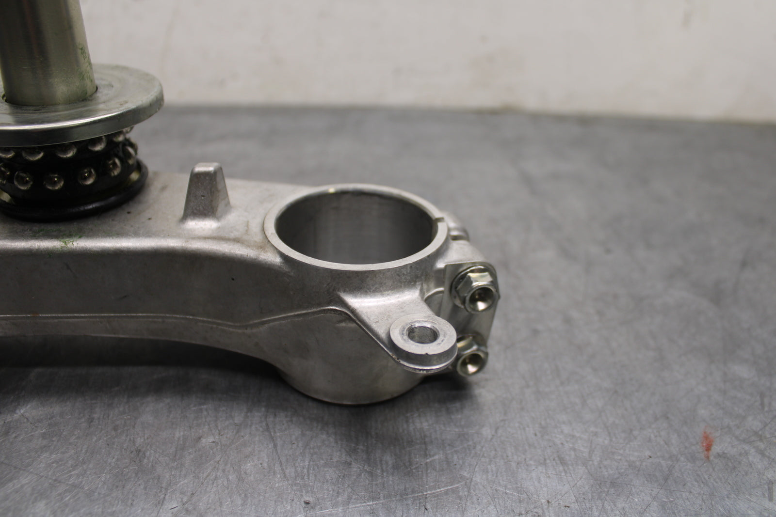 06-07 SUZUKI GSXR750 FRONT FORKS CLAMP LOWER TRIPLE TREE STEM BB132