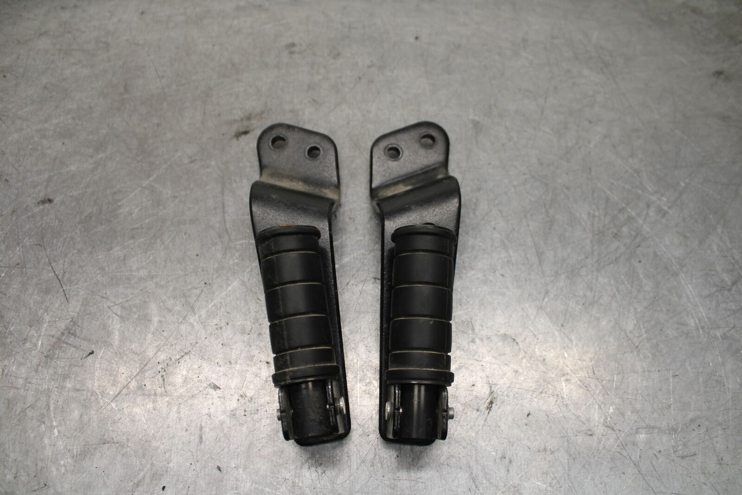 17-24 YAMAHA BOLT XVS950 REAR PASSENGER FOOT STEP PEG BB729